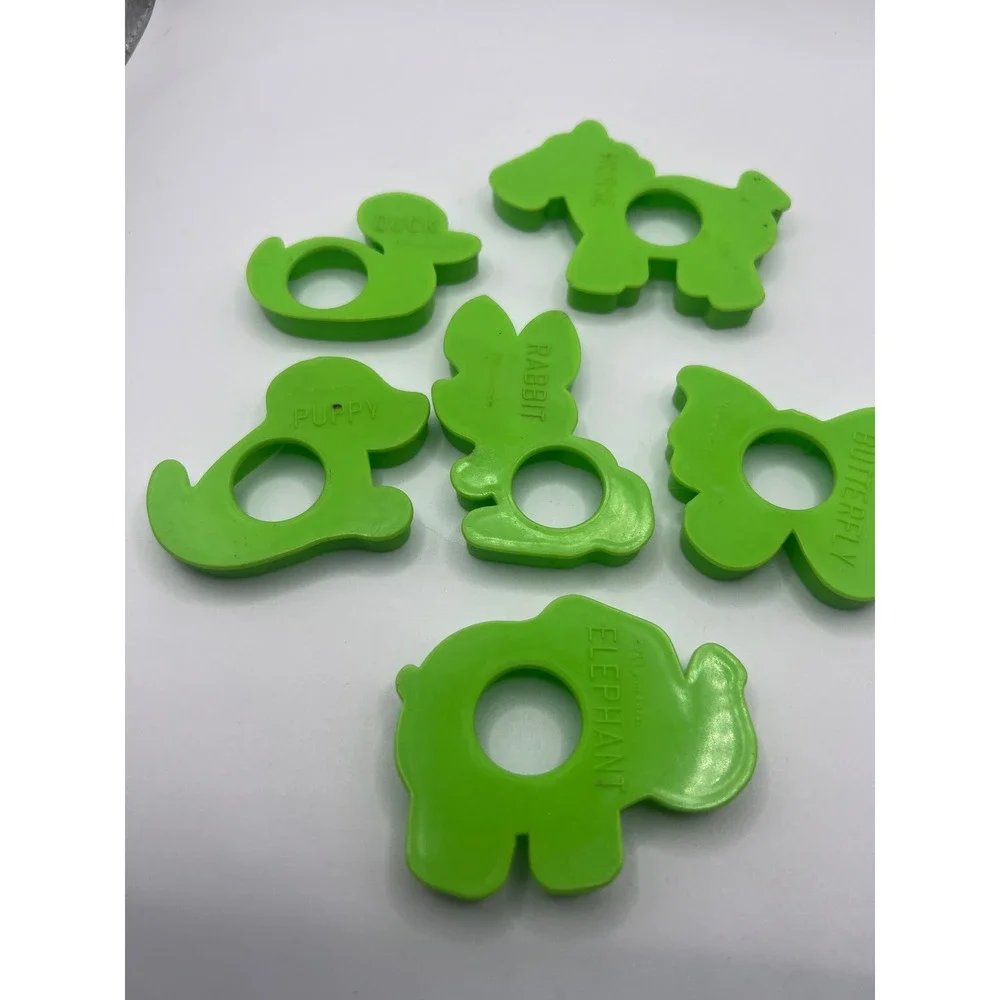 VTG General Mills Fun Group Inc Green Animal Shaped Cookie‎ Play Doh Cutter 6 CT